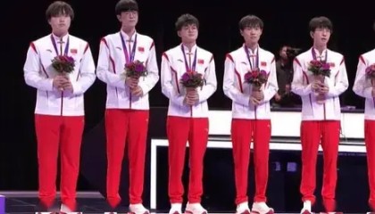 S15场外花絮：Faker Rank中遭遇“粉丝”疯狂互动。